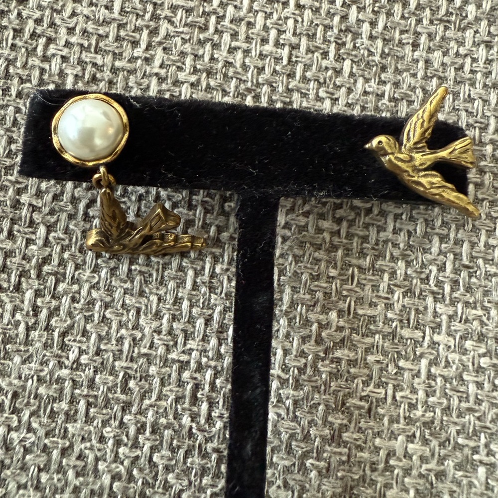 Dior bird Gold and White Pearl Stud Earrings - Picture 3 of 8